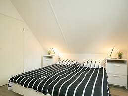 Spacious Thatched Villa With Dishwasher, in a National Park