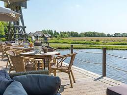 Spacious Thatched Villa With Dishwasher, in a National Park