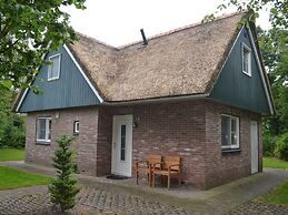 Spacious Thatched Villa With Dishwasher, in a National Park