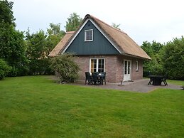 Spacious Thatched Villa With Dishwasher, in a National Park