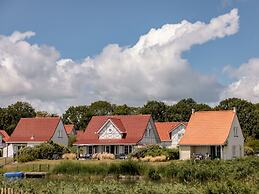 Detached Villa With Four Bathrooms Near the Sea