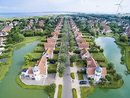 Stylish Semi-detached Villa With Garden, Near the Beach