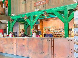 Thatched Villa With two Bathrooms Near the Beach