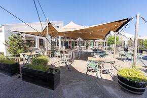 Thatched Villa With two Bathrooms Near the Beach