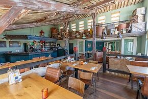 Thatched Villa With two Bathrooms Near the Beach