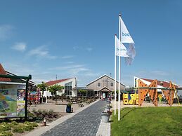 Thatched Villa With two Bathrooms Near the Beach