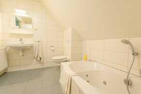 Thatched Villa With two Bathrooms Near the Beach