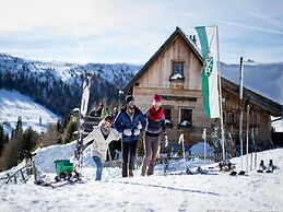Spacious Chalet near Ski Area in Sankt Georgen ob Murau