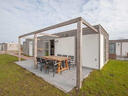Comfy Lodge Near Beach
