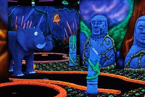 Luxurious Villa With Hot Tub and Sauna