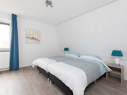 Holiday Home With Jetty Near Sneekermeer