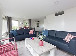 Holiday Home With Jetty Near Sneekermeer