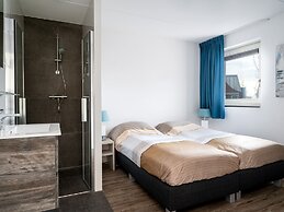 Holiday Home With Jetty Near Sneekermeer