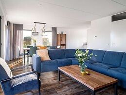 Holiday Home With Jetty Near Sneekermeer
