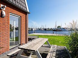 Holiday Home With Jetty Near Sneekermeer