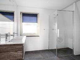 Holiday Home With Jetty Near Sneekermeer