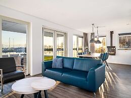 Holiday Home With Jetty Near Sneekermeer