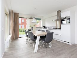 Holiday Home With Jetty Near Sneekermeer