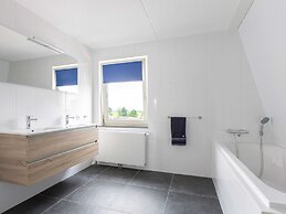 Holiday Home With Jetty Near Sneekermeer
