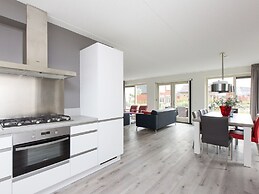 Holiday Home With Jetty Near Sneekermeer