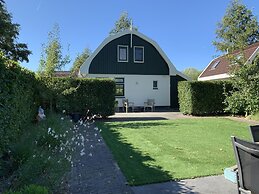 Nice Holiday Home with Dishwasher near Beach