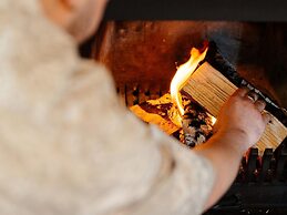 Detached Villa with Outdoor Fireplace near Veluwe