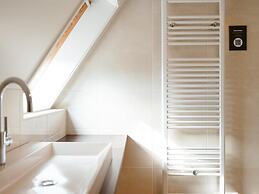 Detached Villa with Outdoor Fireplace near Veluwe