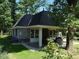 Detached Villa with Outdoor Fireplace near Veluwe