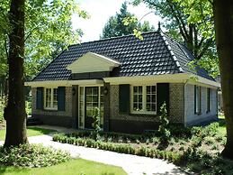 Detached Villa with Outdoor Fireplace near Veluwe