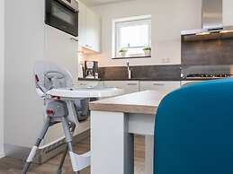 Villa With med Children's Room in Limburg