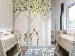 Villa With med Children's Room in Limburg