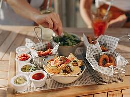 Restyled 2 Bathroom Holidayhome, sea Within Walking Distance