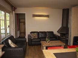 Combined Bungalow with Decorative Fireplace near Veluwe