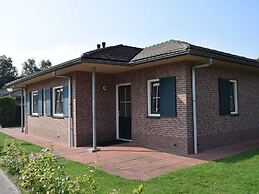 Combined Bungalow with Decorative Fireplace near Veluwe