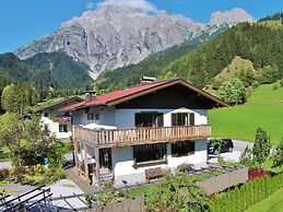 Spacious Chalet in Leogang near Ski Area