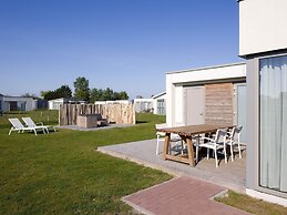 Modern Bungalow With two Bathrooms, 500 m. From the Beach