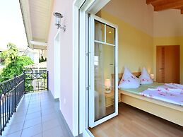 Charming Apartment With Terrace in Deggendorf