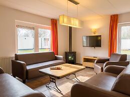 Spacious Bungalow with Dishwasher near Hunebedcentrum