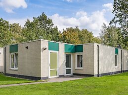 Spacious Bungalow with Dishwasher near Hunebedcentrum