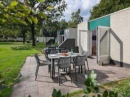 Spacious Bungalow with Dishwasher near Hunebedcentrum