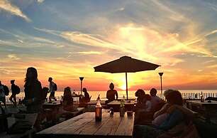 Modern Lodge With Dishwasher, Near the Beach