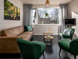 Modern Waterfront Lodge, Located Within Green Surroundings