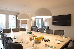 Cozy Group Stay w/ Fireplace