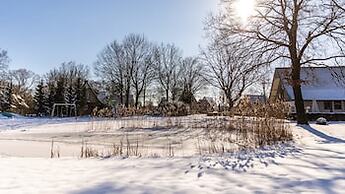 Cozy Group Stay w/ Fireplace