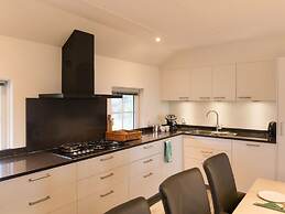 Beautiful House With Whirlpool