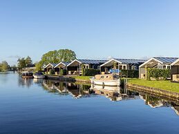 Modern Water Cottage With Microwave, in the Sneekermeer Area