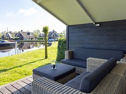 Modern Water Cottage With Microwave, in the Sneekermeer Area