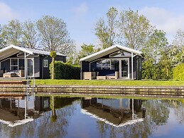 Modern Water Cottage With Microwave, in the Sneekermeer Area