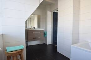 Elegant Studio Near Beach