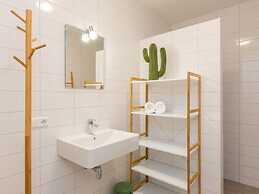 Luxury, 3-person Apartment Within Walking Distance of the Beach in Zou